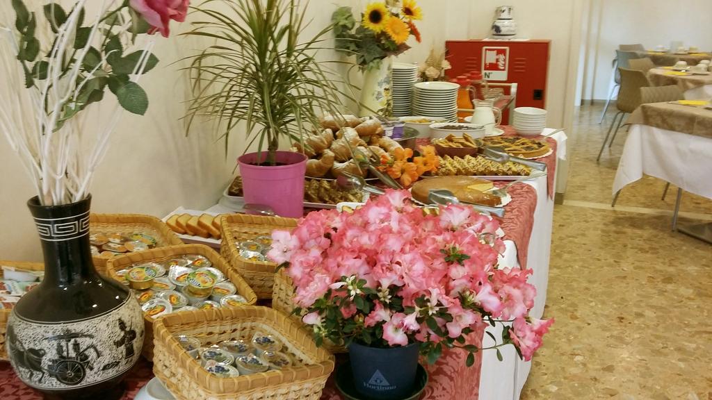 Hotel Condor Milano Marittima Bagian luar foto