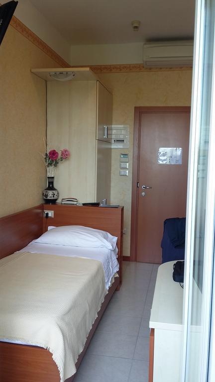 Hotel Condor Milano Marittima Bagian luar foto