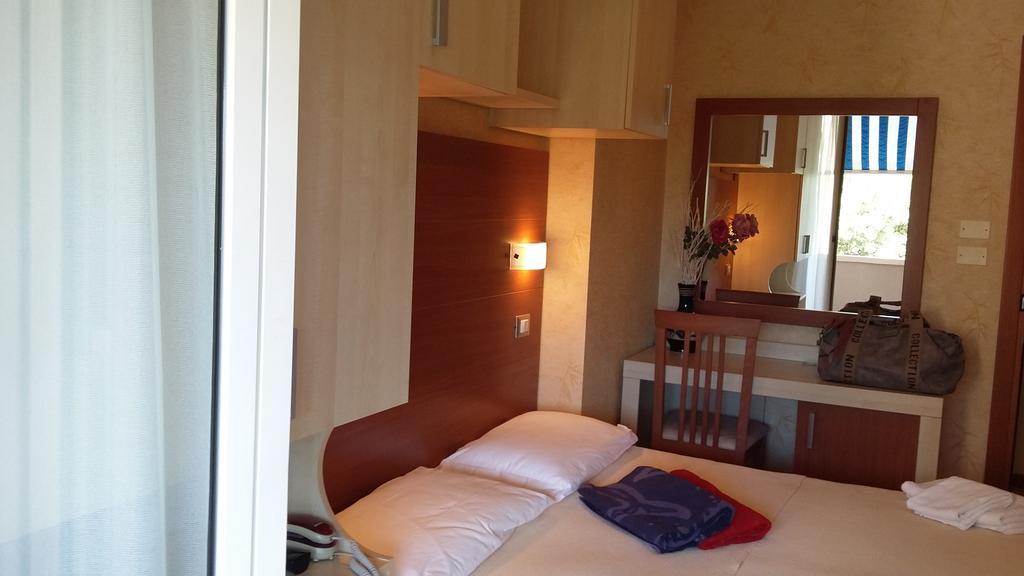 Hotel Condor Milano Marittima Bagian luar foto