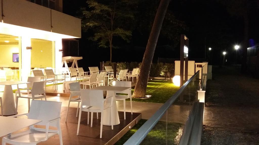 Hotel Condor Milano Marittima Bagian luar foto