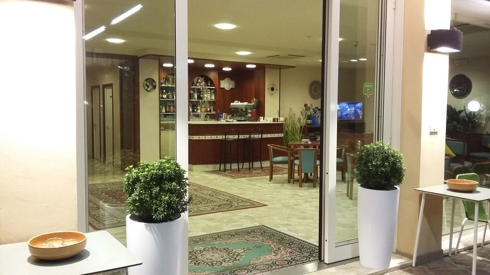 Hotel Condor Milano Marittima Bagian luar foto