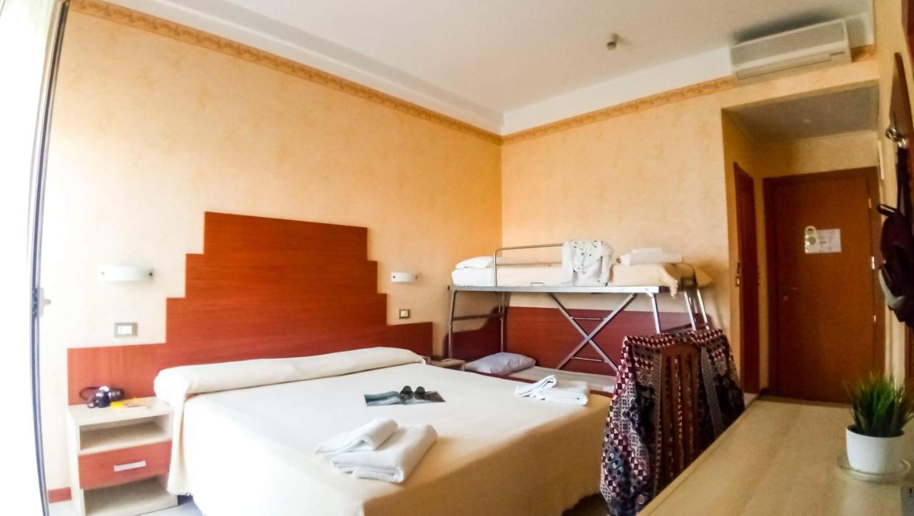 Hotel Condor Milano Marittima Bagian luar foto