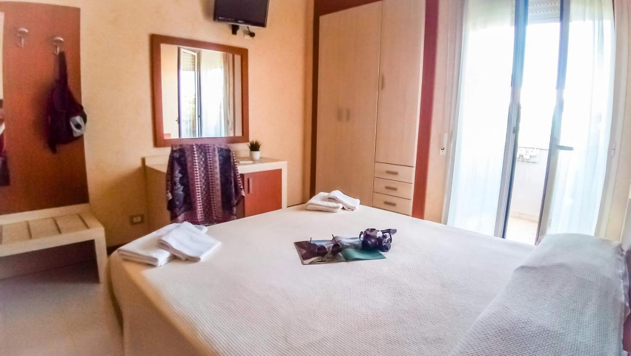 Hotel Condor Milano Marittima Bagian luar foto